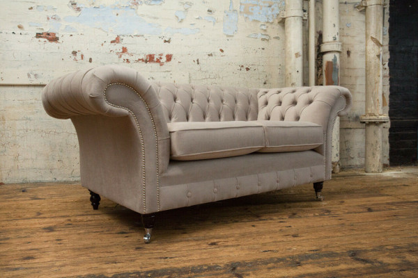 Canapé Chesterfield 2 places, designer de canapé en tissu, ensemble de canapés beige en velours.