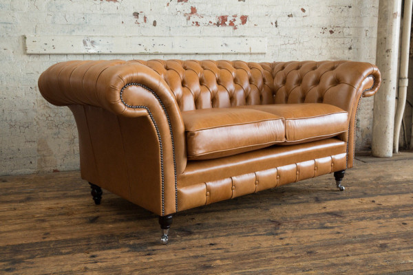 Canapé Chesterfield Design Luxus en tissu et cuir marron.
