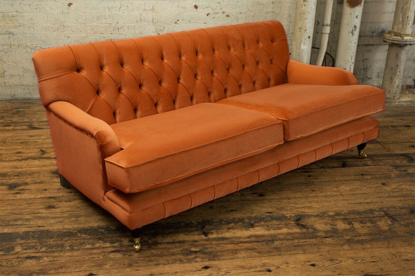 Sofa Chesterfield à trois places résistant et de haute qualité.