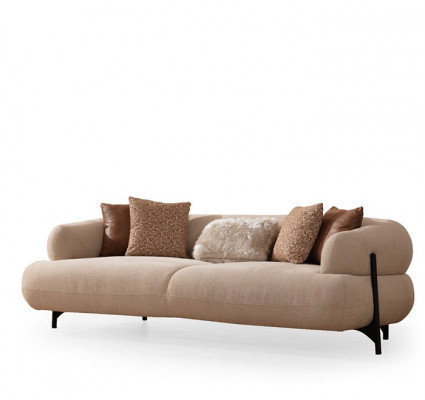 Salon en tissu taupe et blanc cassé, sofas trois places exclusifs, fauteuil.