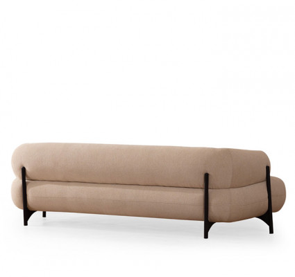 Salon en tissu taupe et blanc cassé, sofas trois places exclusifs, fauteuil.