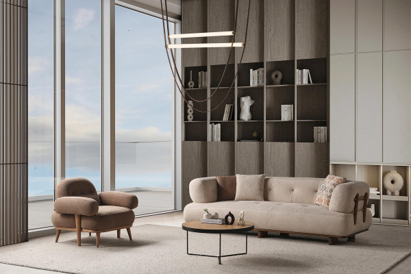 Salon exclusif en beige avec canapé, sofa et fauteuils.