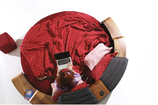 Confort et style avec notre lit rond de designer et son rembourrage textile de haute qualité