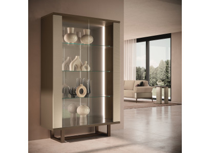 Vitrine mit Regalen – Schickes Design für Ihre wertvollen Gegenstände.