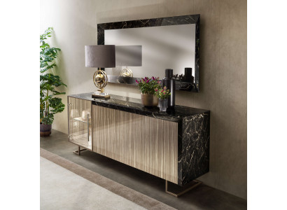 Sideboard mit Spiegel – Für einen eleganten und funktionalen Raum.