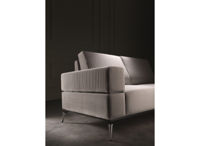 Stilvolles Sofa mit hochwertigem Bezug – für mehr Komfort und Stil.