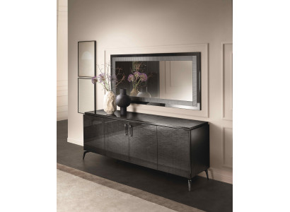Sideboard mit Spiegel – Für eine elegante und funktionale Einrichtung.