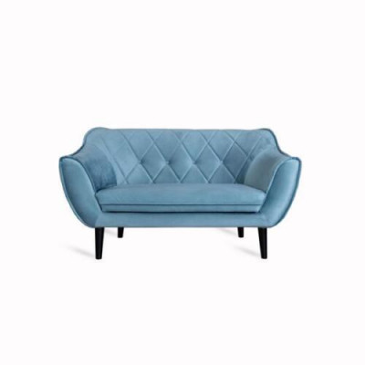 Confortable, canapé deux places doux avec un rembourrage luxueux dans une couleur bleue délicate
