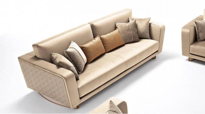 Canapé trois places rembourré de designer avec un design moderne pour le salon