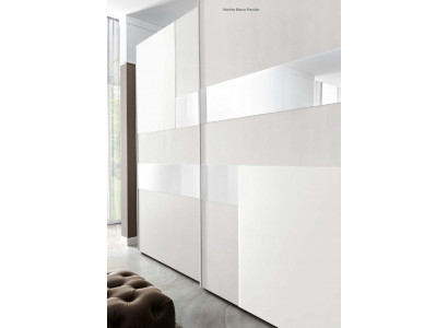 Armoire avec portes coulissantes Armoires Armoire en bois Chambre Porte-manteau