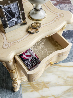 Ensemble de commodes de meubles italiens 2 pièces. Commode en bois massif avec buffet et miroir.