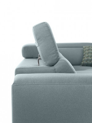 Confortable canapé d'angle, doux et design en bleu exquis pour le salon