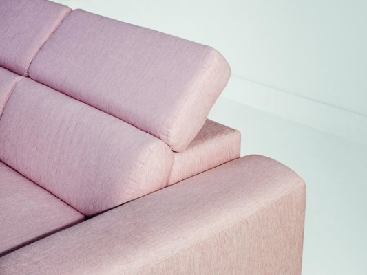 Un canapé 2 places moderne et confortable de couleur rose élégante