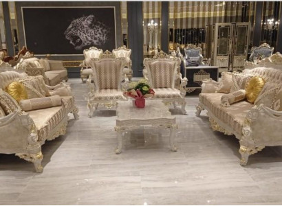 Ensemble de canapé beige composé de 5 pièces. Table basse, canapé, mobilier de canapé.