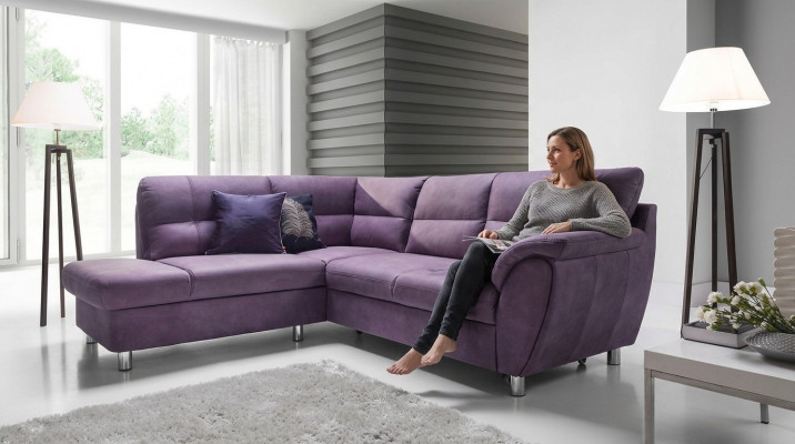 Le canapé d'angle est un design moderne respectueux pour votre salon