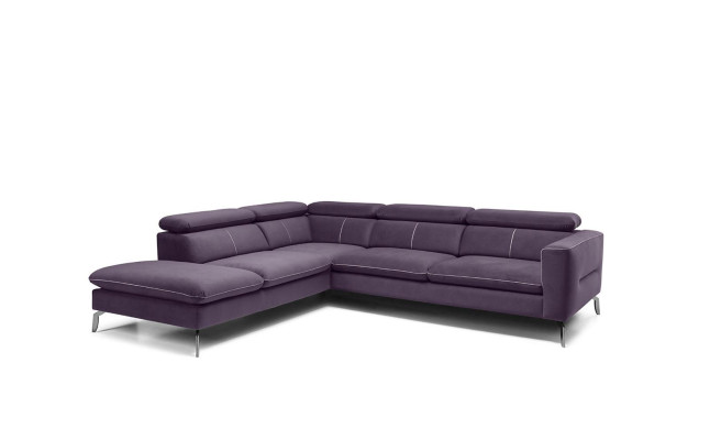 Un canapé d'angle fonctionnel et élégant dans un style moderne pour votre maison en tissu d'ameublement de luxe violet.