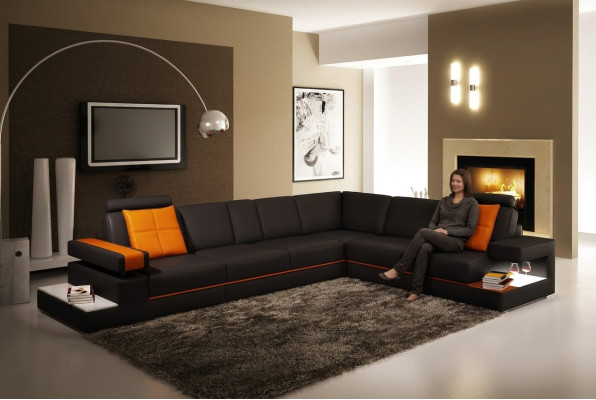 Canapé d'angle moderne en cuir pour salon avec éclairage.