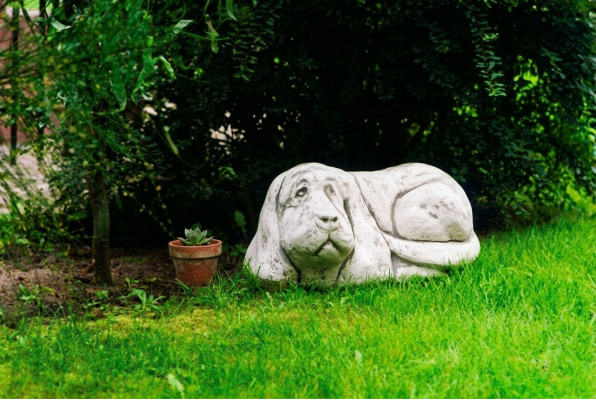 Statue de chien décorative de jardin en sculptures figurines Figurine de sculpteur.
