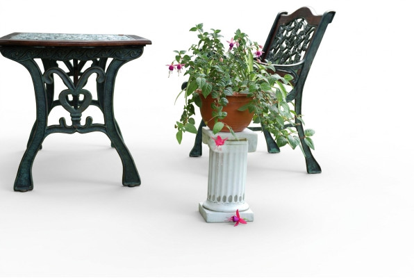 Pilier de fleurs pour décorer le jardin sur la terrasse, colonne statue.