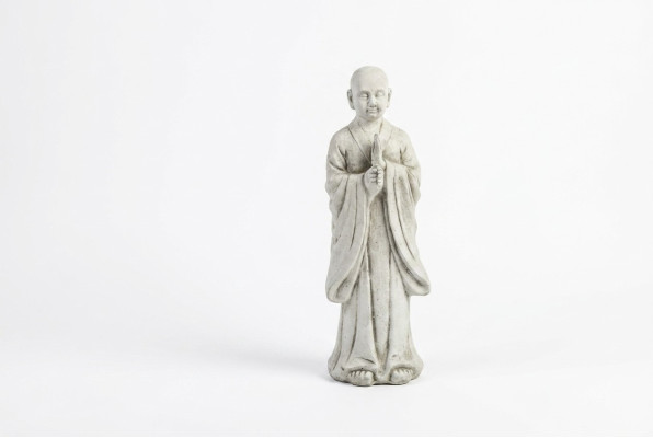 Sculpture de Bouddha en effet pierre. Grande sculpture décorative en figure de jardin.
