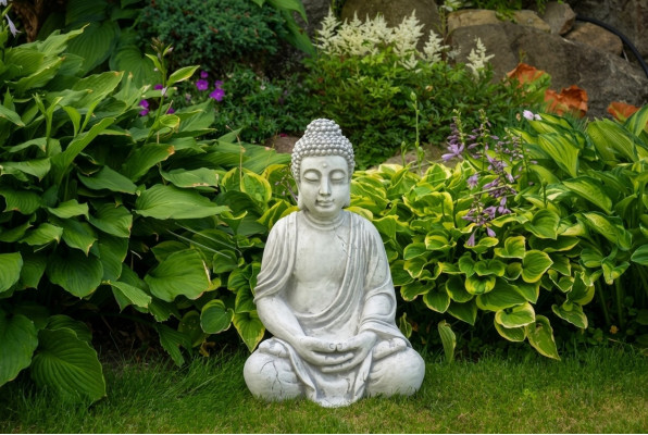 Sculpture de Bouddha en effet pierre. Grande sculpture pour jardin décoratif.