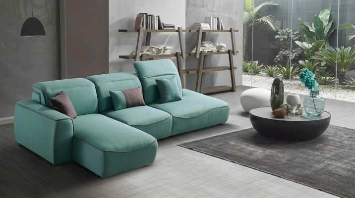 Canapé d'angle avec assise en tissu de style italien, canapé d'angle, canapés d'angle en tissu.