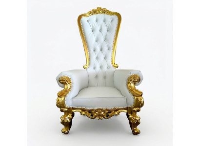 Un beau fauteuil blanc orné dans le style baroque et Chesterfield avec des éléments du style Chesterfield.
