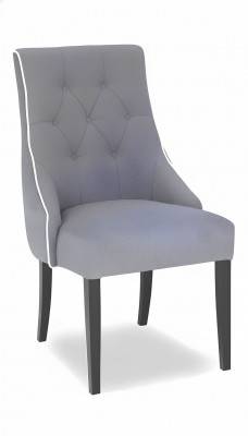 Ensemble de chaises Chesterfield avec dossier capitonné et accoudoirs, 4 nouvelles chaises dans le groupe.