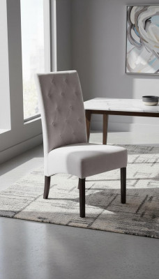 Ensemble de 8 chaises de salle à manger en bois massif Chesterfield Designer, rembourrage de designer