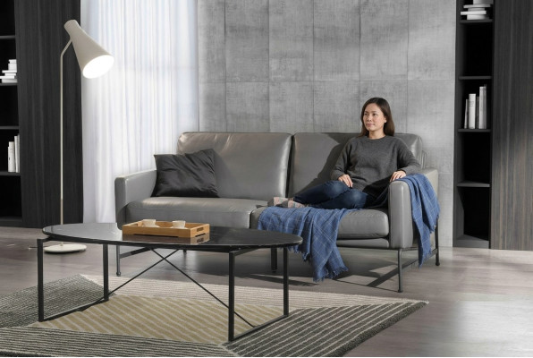 Ensemble de canapé de luxe avec sièges de designer en cuir, composé d'un canapé 2 places et de 2 fauteuils.