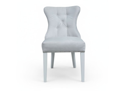 Ensemble de 8 chaises design en cuir et rembourrées pour mobilier de restauration.