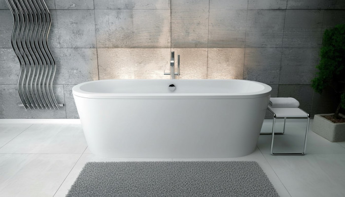 Baignoire ovale en acrylique. Baignoires exclusives de design autoportant pour une nouvelle salle de bain.