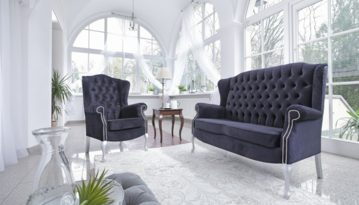 Canapé Chesterfield classique 3+1 places en velours.