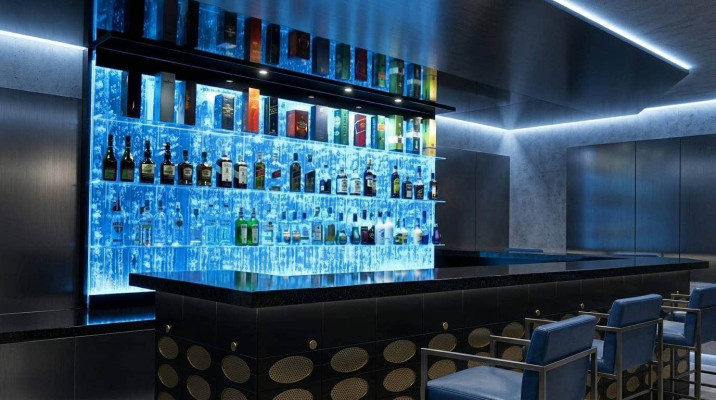 Étagère LED Bar Colonne murale d'eau illuminée Comptoir de bar étagère meuble