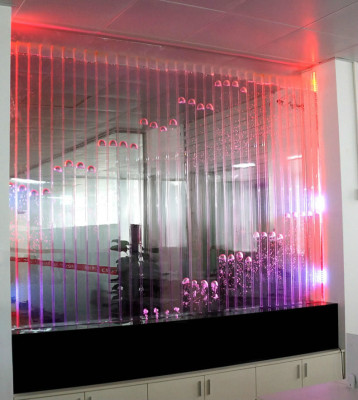 Panneau mural avec des bulles d'eau, mur d'eau décoratif conçu avec LED.