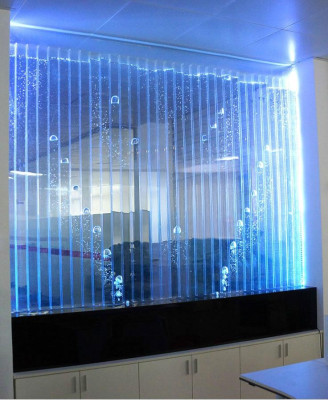 Panneau mural avec des bulles d'eau, mur d'eau décoratif conçu avec LED.