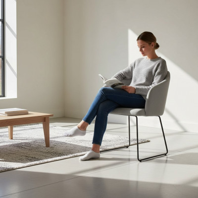 Groupe de 8 chaises longues modernes, ensemble de chaises de couleur verte avec accoudoirs design.