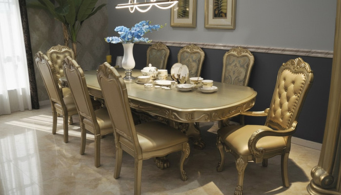 Table à manger royale avec 6 chaises. Ensemble complet de salle à manger décorative de 7 pièces.