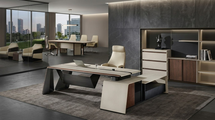 Bureau de design Bureau Chaise Aménagement de la table d'angle avec 2 chaises.