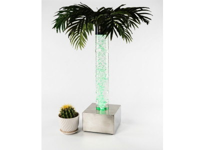 La colonne d'eau Design Bubble de 60 cm de hauteur avec éclairage - un palmier en pot sur la table