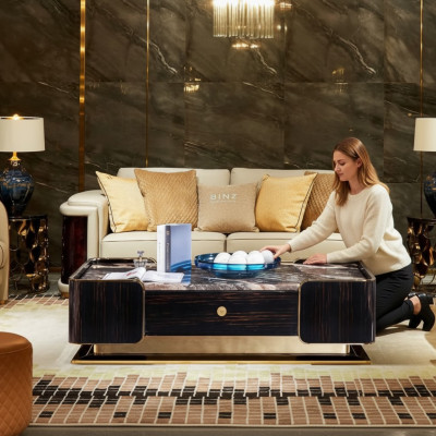 Trois canapés trois places en tissu, design de capitonnage, canapé moderne trois places, mobilier de salon de luxe.