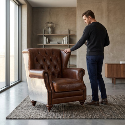 Fauteuil à ailes - Beau fauteuil Chesterfield vintage à oreilles avec accoudoirs de club
