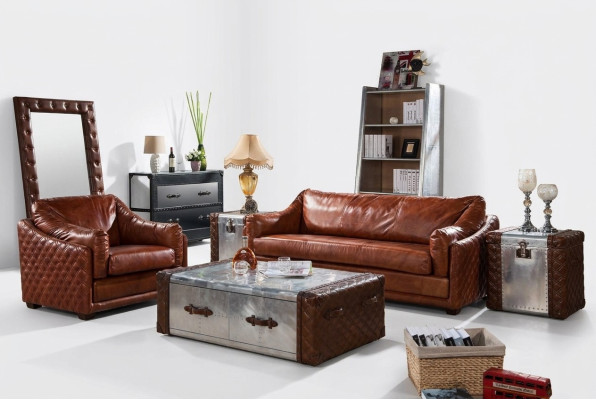 Canapé Chesterfield 3 places en cuir vintage brun dans le style des meubles Chesterfield. Trois places.