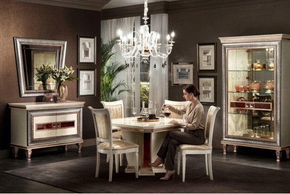 Table à manger 4x chaises Commode 8pcs. Set de salle à manger Groupe Suite Groupe de sièges