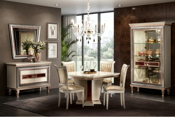 Table à manger 4x chaises Commode 8pcs. Set de salle à manger Groupe Suite Groupe de sièges