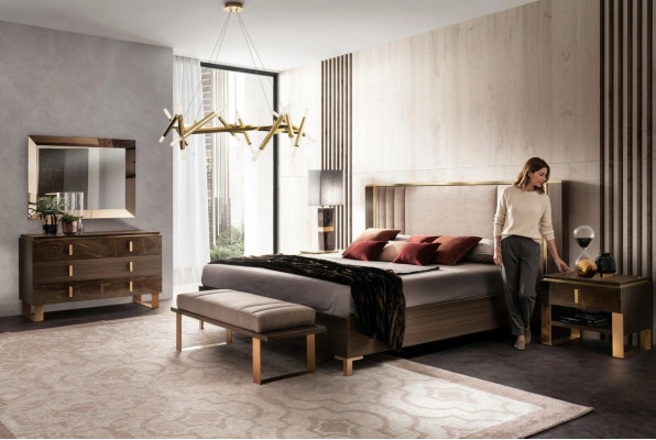 Ensemble de chambre 5 pièces. Mobilier de luxe moderne neuf Lit Table de chevet Commode