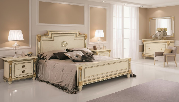 Royal Bed 2x Nachttische Schlafzimmer Suite 3tlg. Set Holzbetten neu