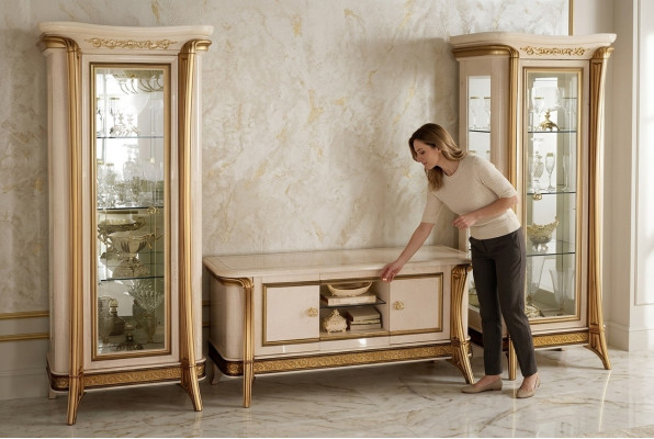 Buffet du salon 2x vitrine 3 pièces. Ensemble de meubles de rangement mural arredoclassic.