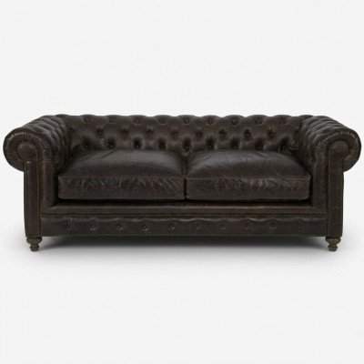 Moderne canapé de luxe noir Chesterfield trois places pour le salon.