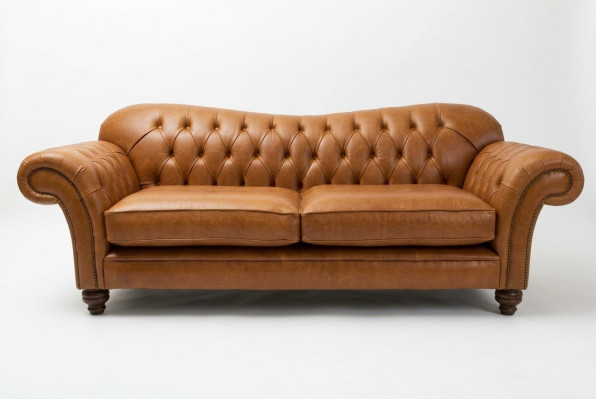 Canapé trois places Chesterfield marron de luxe pour salon